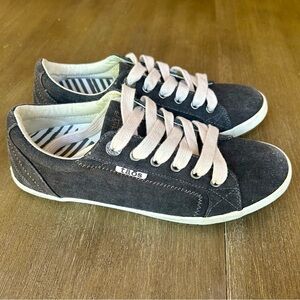 Tao’s Star Canvas Sneakers, size 7.5, charcoal canvas wash